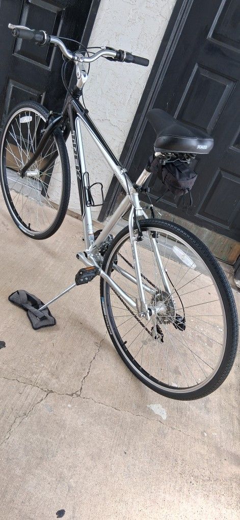 Trek 7000 Aluminum Hybrid Bike