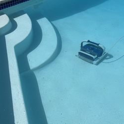 Aquabot Elite AQ11 Pool Cleaning Robot
