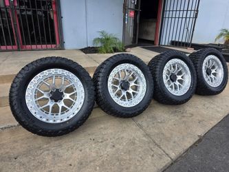 20" LOCK w- 33x12.50R20 Ridgecrawler  R/T tires