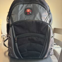 USED!!!! Swiss Wenger Laptop Backpack Make Offer