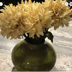 Green Vase & Flowers 