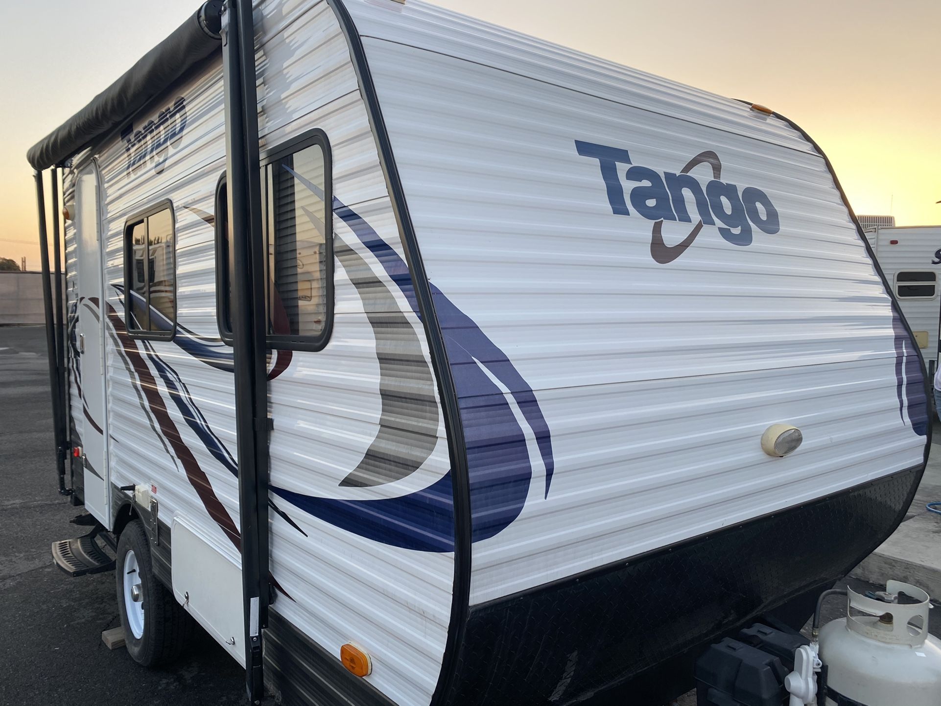 2016 Pacific coachworks tango mini lite