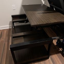 Bob’s Discount Furniture Lift-Top Coffee Table