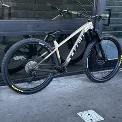 2023 Trek Roscoe 9 Upgraded Mountain Bike 
