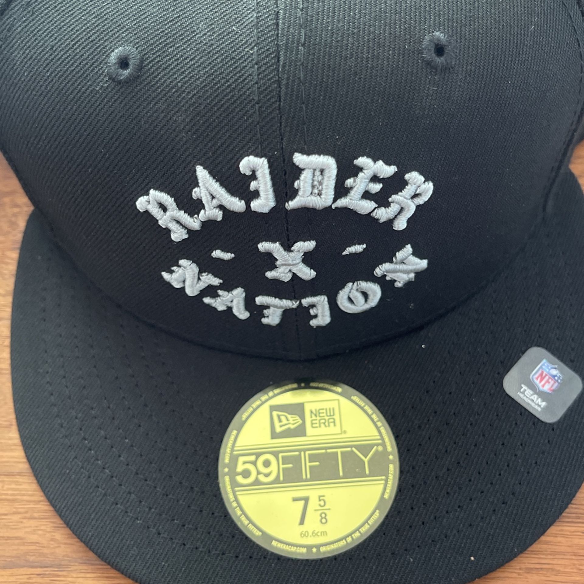 専門店では BORN Raised X SNAPBACK（Born ROCKER RAIDERS + RAISED x キャップ