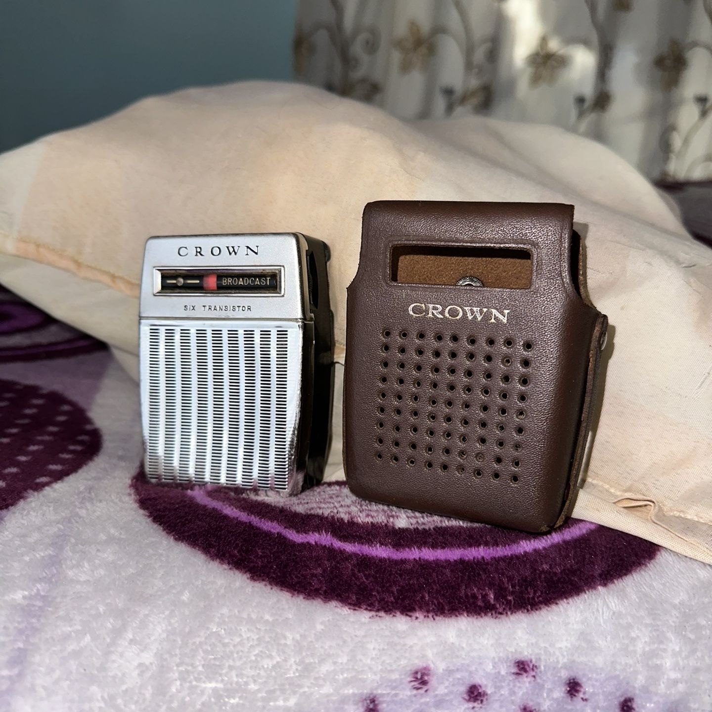 ラジオ CROWN  Pocketable Radio TR-680 1961 Vintage Crown Six Transistor Radio TR-680 with Original