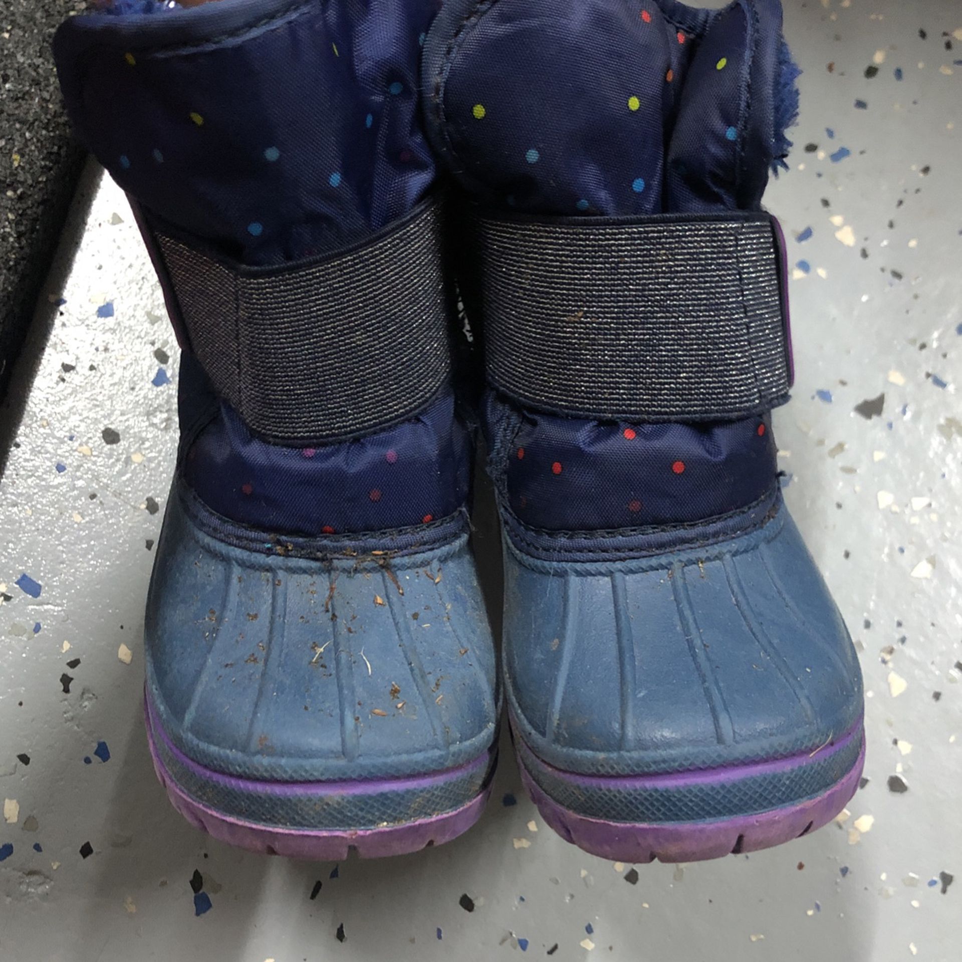 Free Kids Warm Winter Boots - Size 5