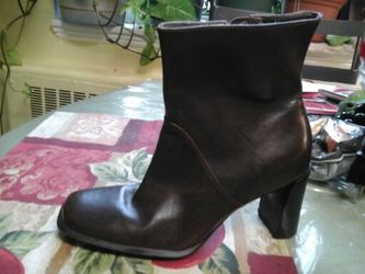 Brown boot size 5 w