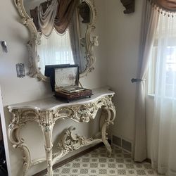 Console With Mirror 