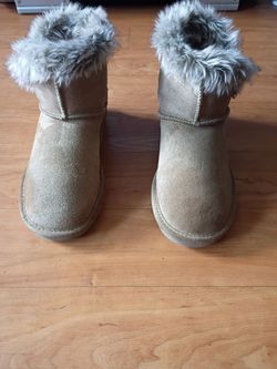 BearPaw Women Shoes.