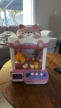 Mini claw machine