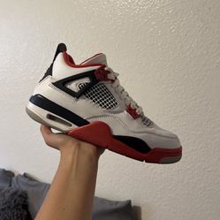 Air Jordan’s Retro 4s Size 5y