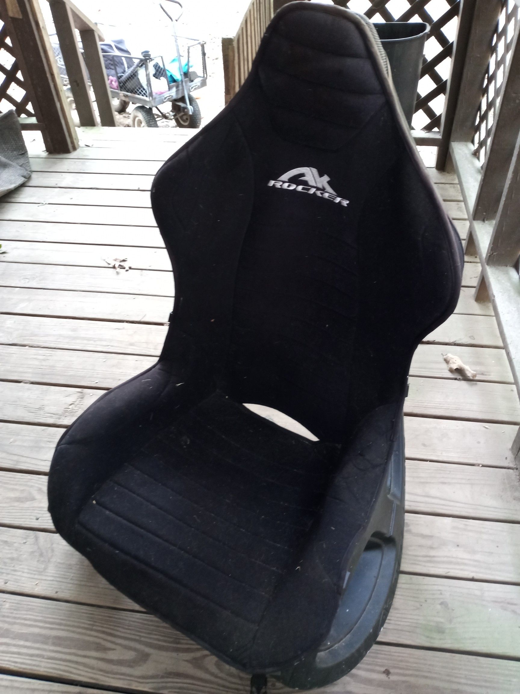 Gaming chair rocks