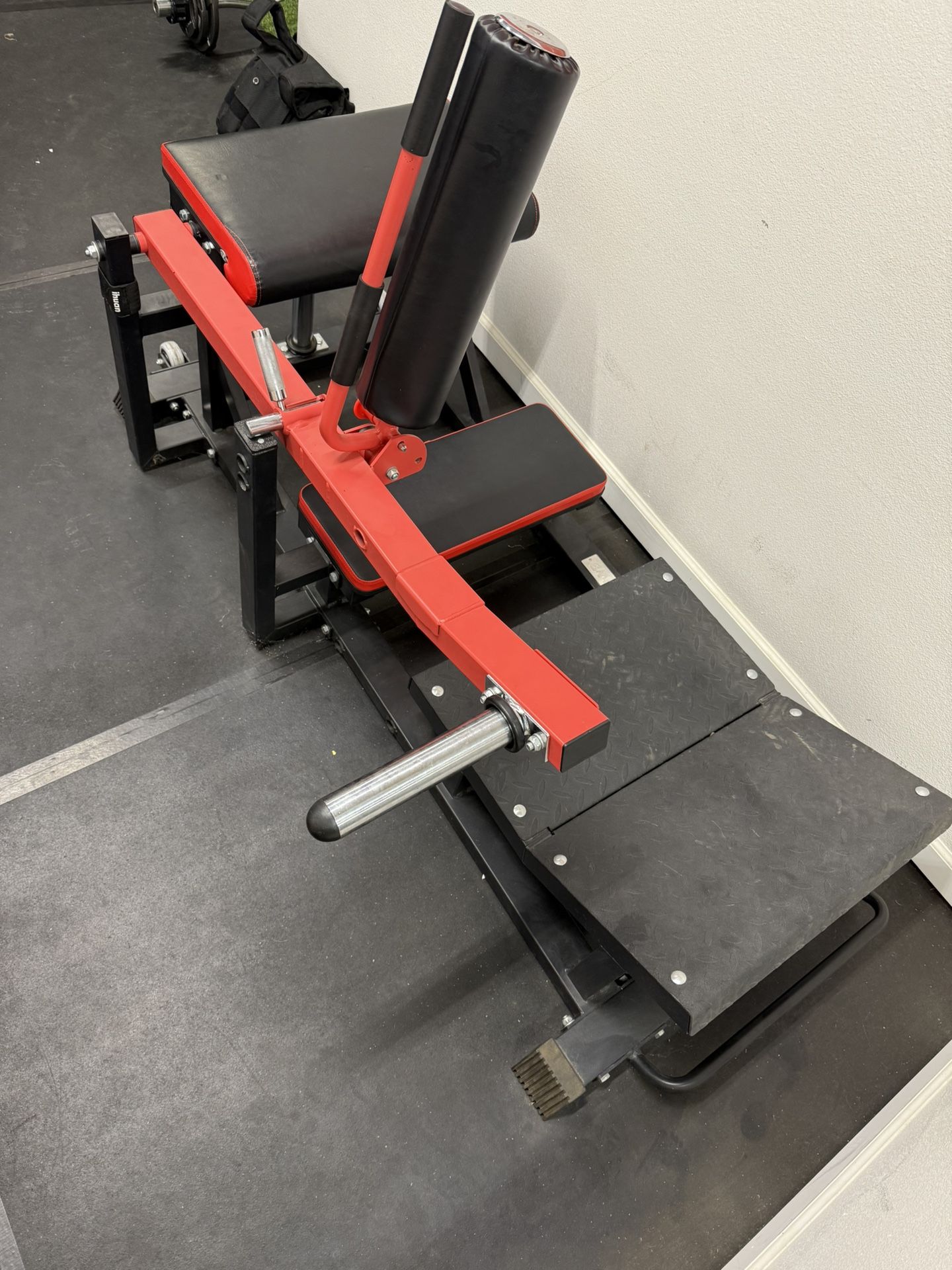 GWMD Hip Thrust Machine