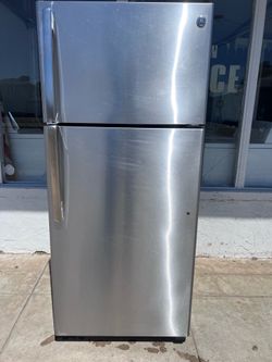 GE stainless steel refrigerator