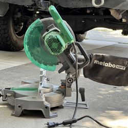 Metabo HPT  Compound Miter Chop Saw, 15-Amp Power Saw Large 10-Inch Table Precision Miter Angles  0-45°, 24T TCT Blade