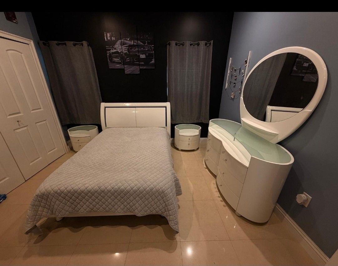 A complete bedroom set, including a bed frame, mattress, two nightstands, a dresser, and a mirror. Size: FULL