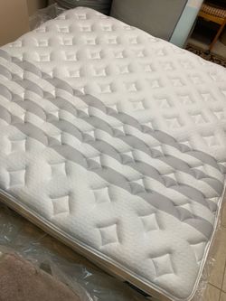 Leesa Sapira chill Hybrid king mattress