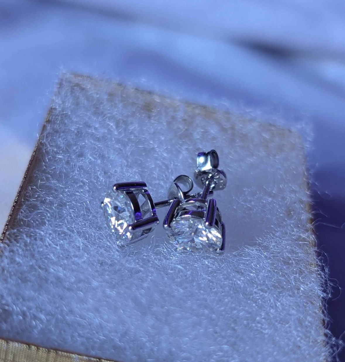 VVS1 0.5ct Moissanite Stud Earrings 