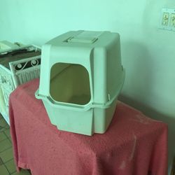Large covered cat litter box 