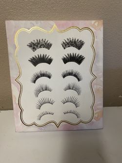 Eyelashes Wall Decor