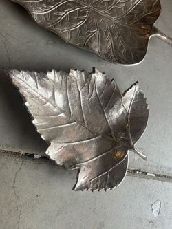 Metal Leaf-Shaped Tray