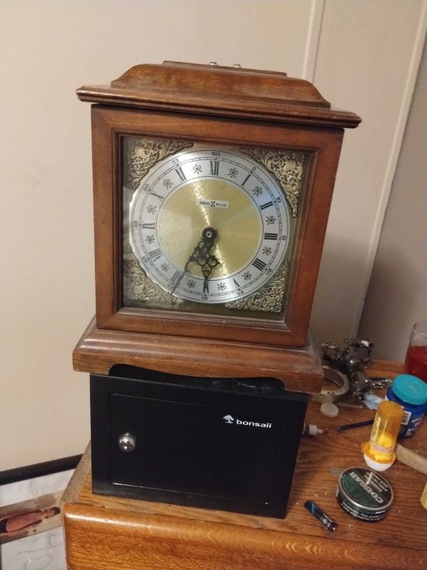 Howard And Miller Mantle Clock