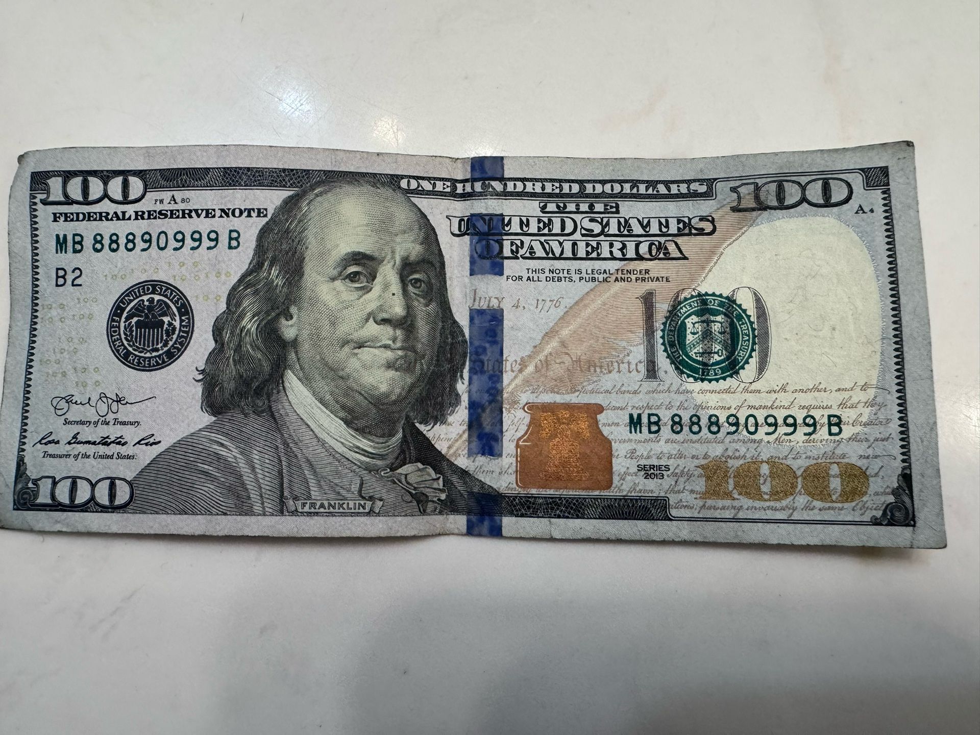 $100 BILL WITH UNIQUE SERIAL NUMBERS