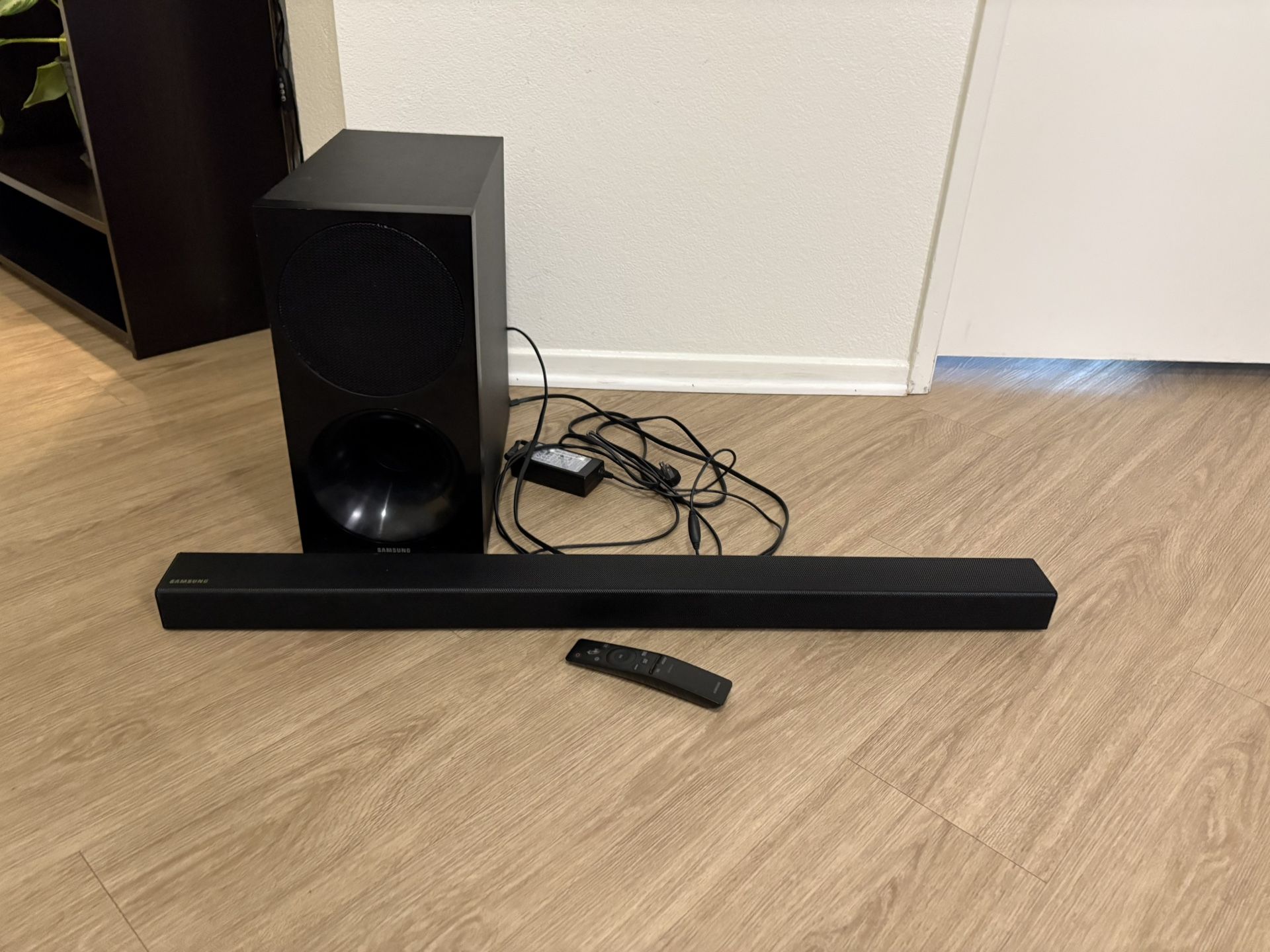 Samsung Soundbar And Subwoofer