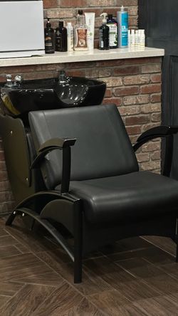Salon Chair $300 Pick Up Only