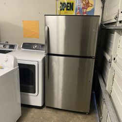 GE Refrigerator Brand New 