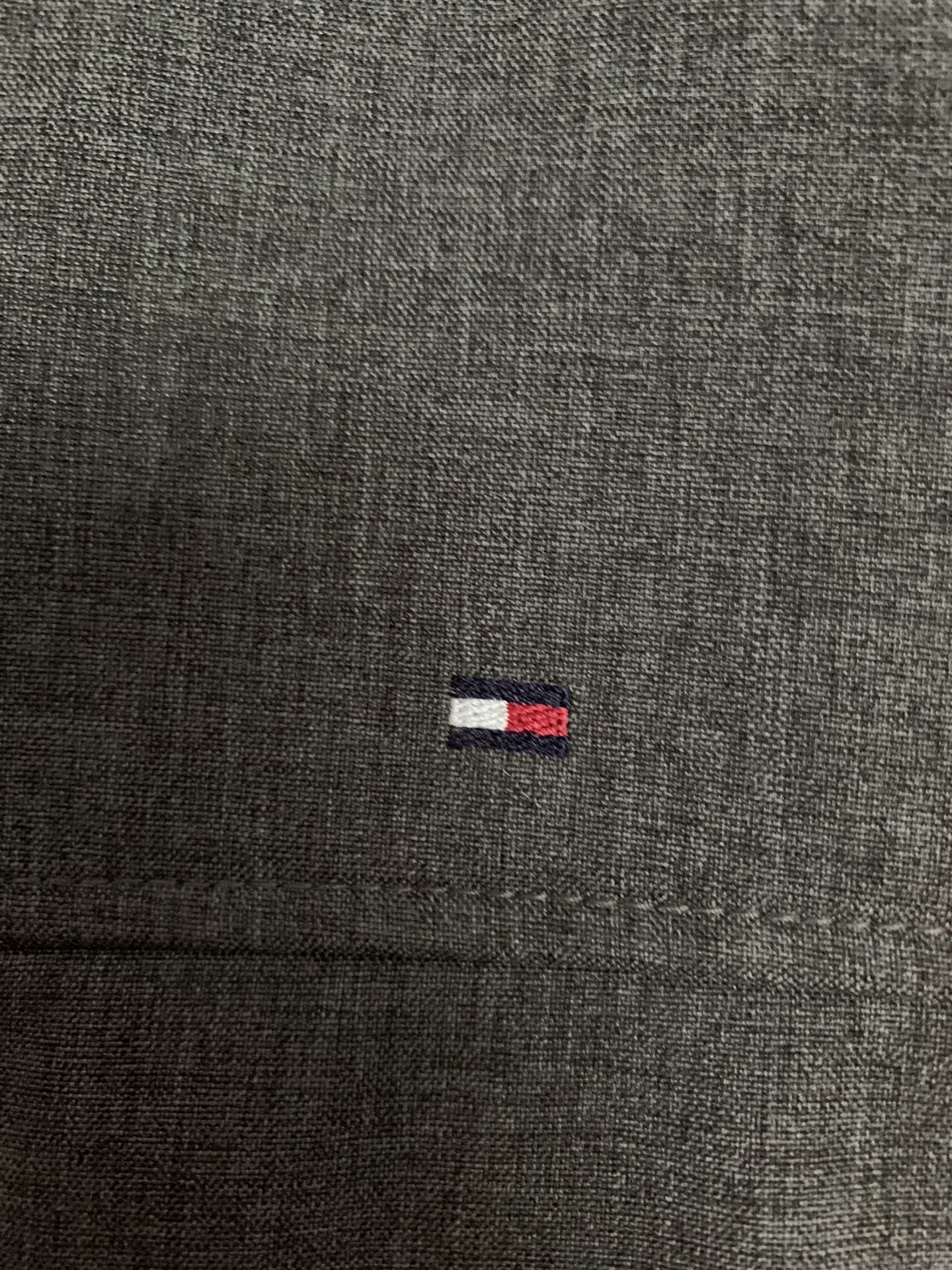 Men’s Tommy Hilfiger Brand Zippered Jacket Size Largr Dark Gray.