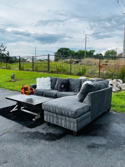 Free delivery 🚚 Black Ashley L Shape Couch