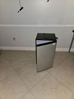 Mini Refigerador Sweetcrispy 3.2 Cu.Ft