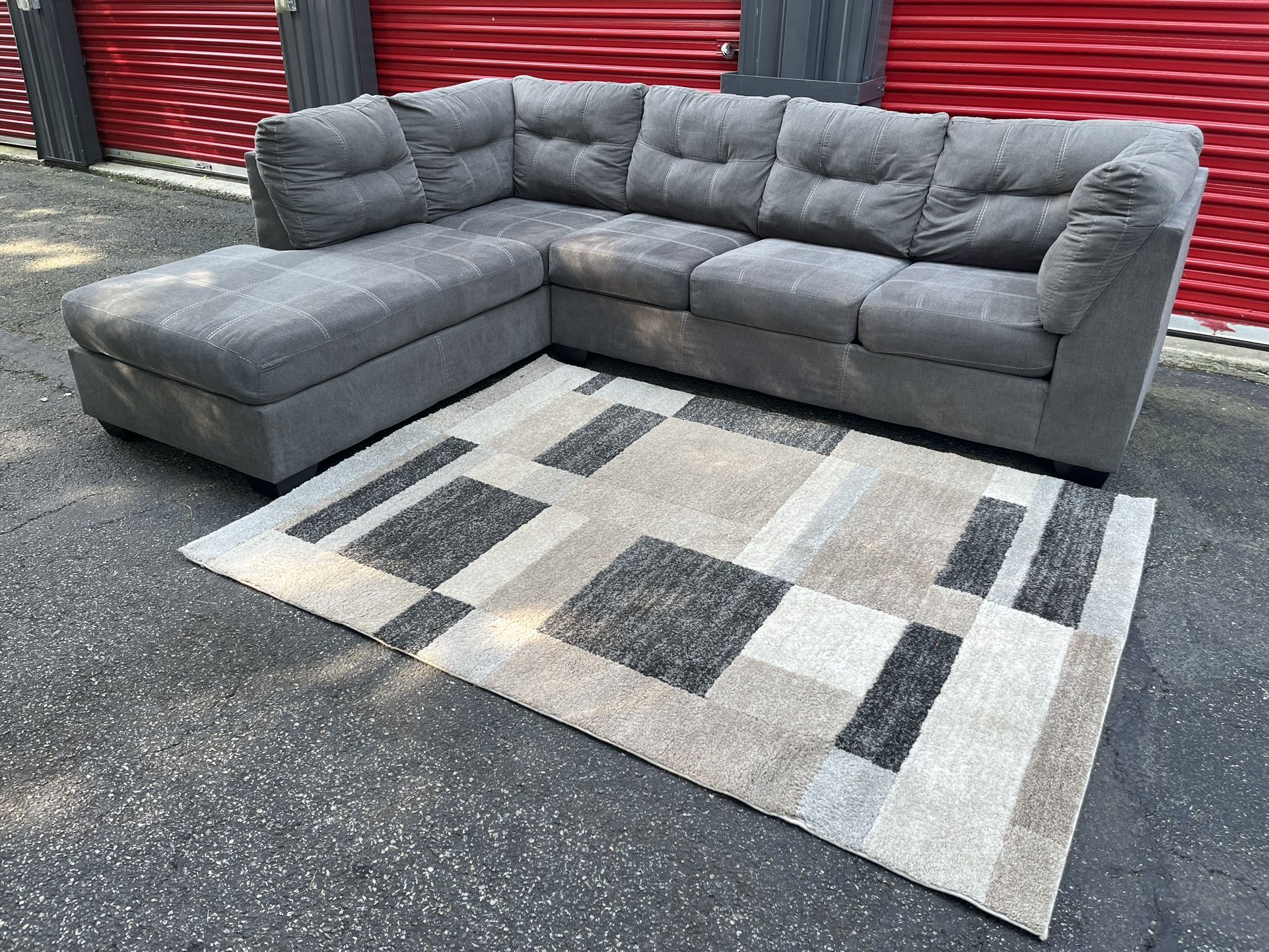 Sectional Couch!! Delivery Available 🚚!! Dimensions: 115” x 87” Length x 35” Height x 35” Depth