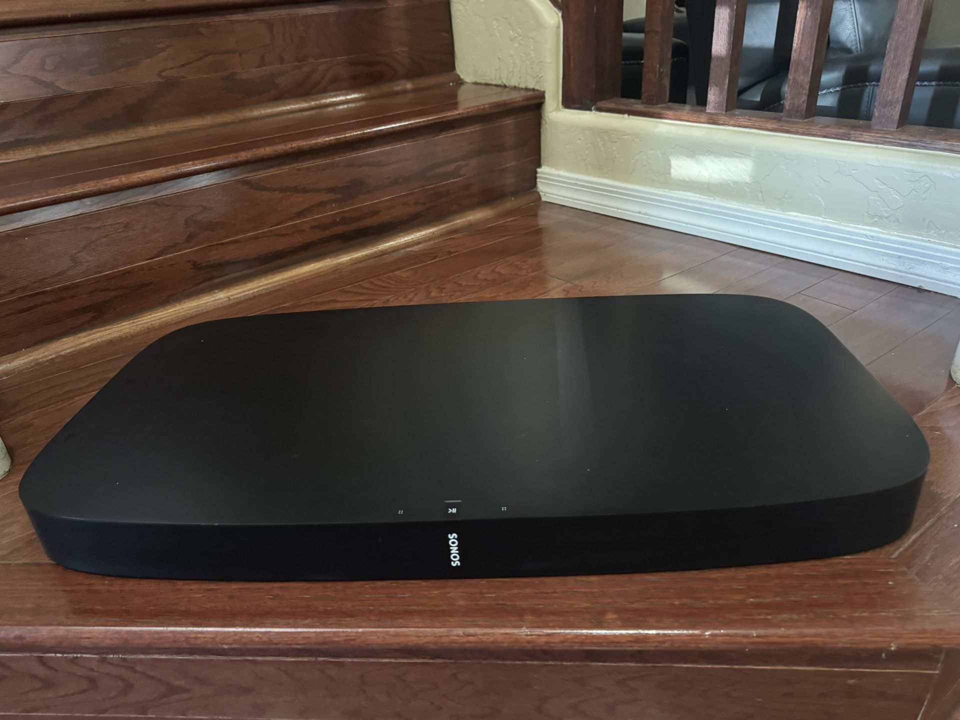 Sonos playbase wireless soundbar for home theater and streaming music color black in excellent condi