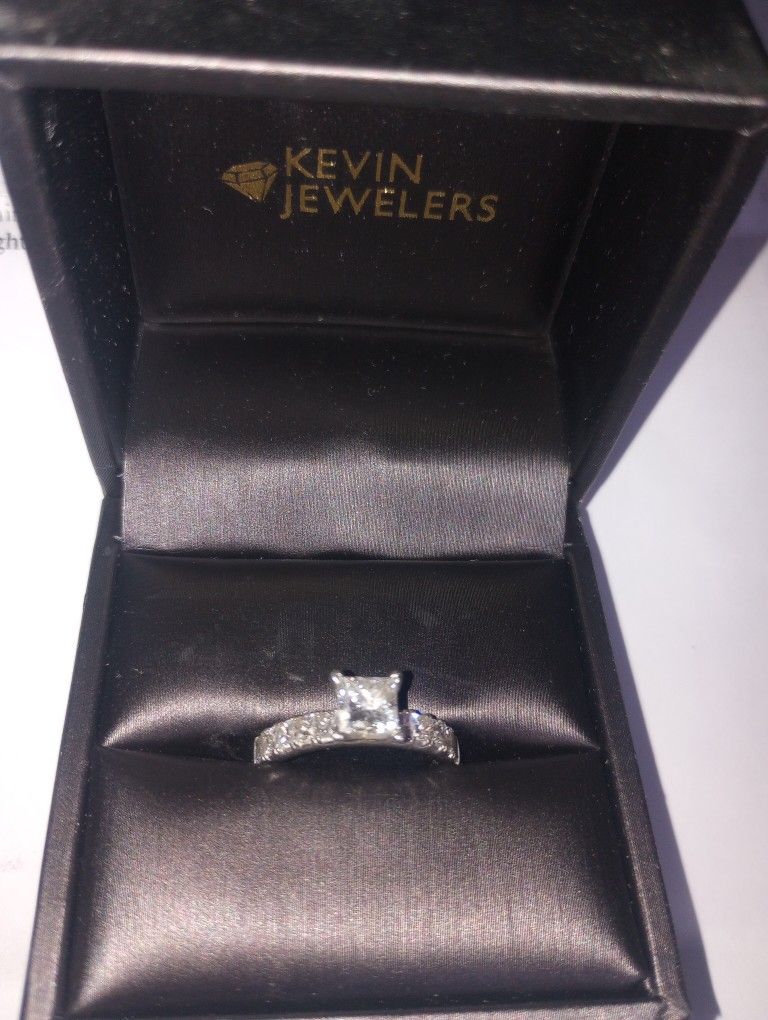 Diamond Ring 2 Carats Total Weight