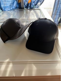 Snap back hats 6$ (each)