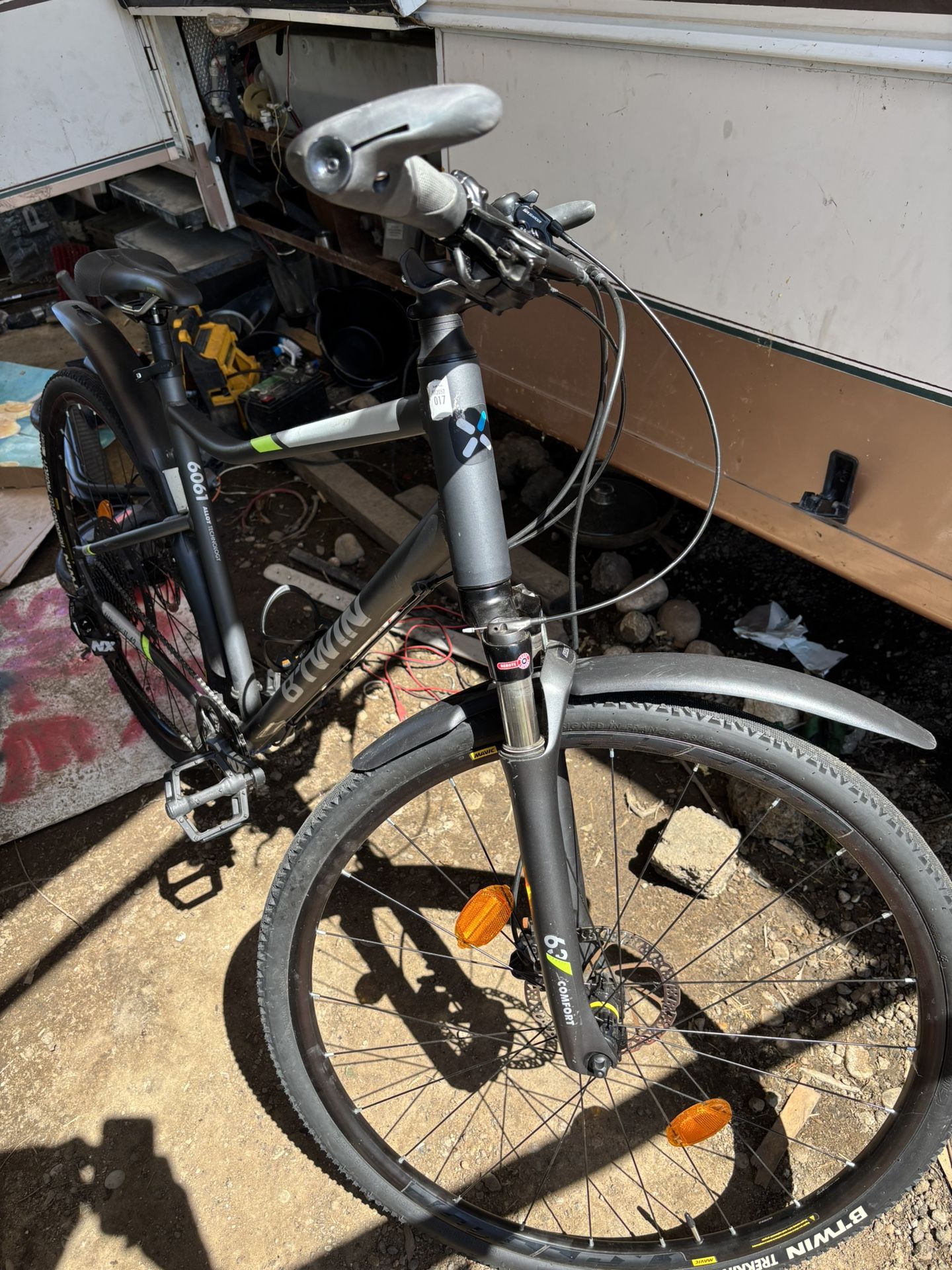 B twin Riverside 920 Bike