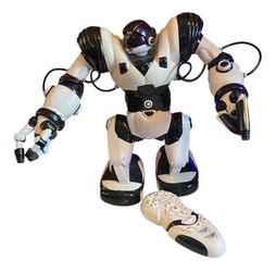 WowWee 14" Robosapien Humanoid Black & White 2004 Toy Robot with Remote
