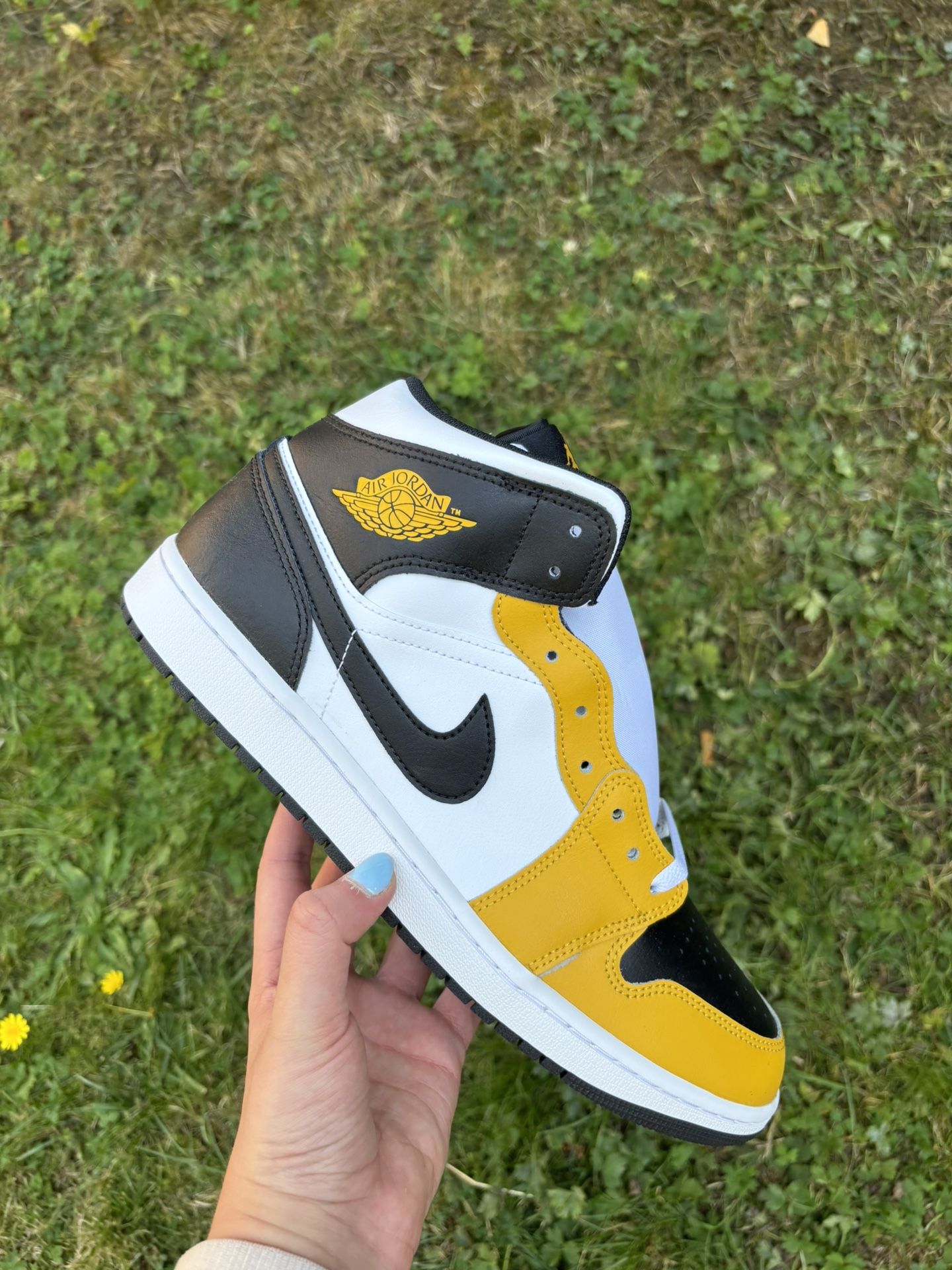 Jordan 1 Mid Yellow Ochre