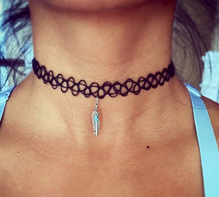 Feather choker