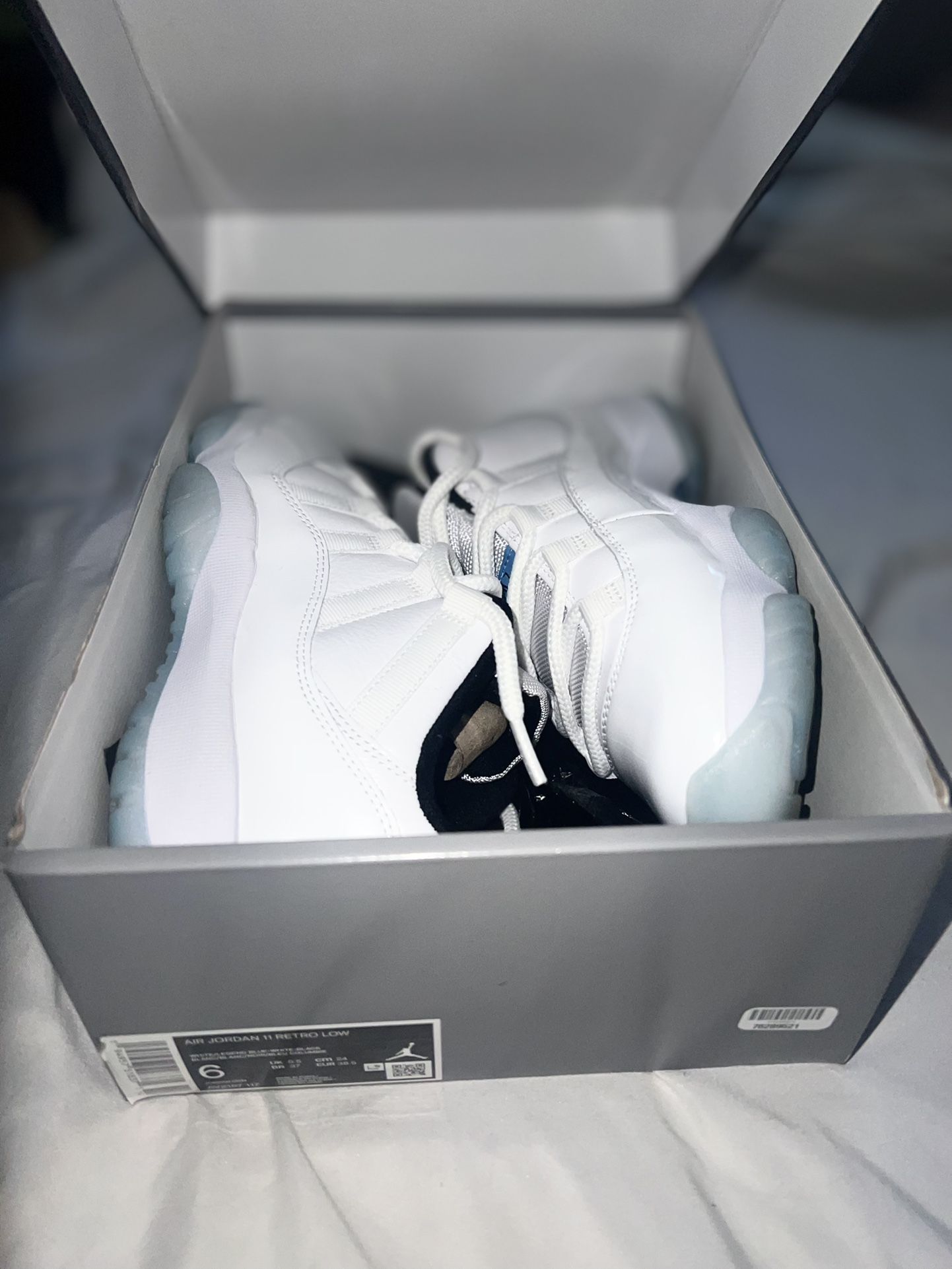 AIR JORDAN 11 RETRO LOW WHITE/LEGEND BLUE WHITE BLACK