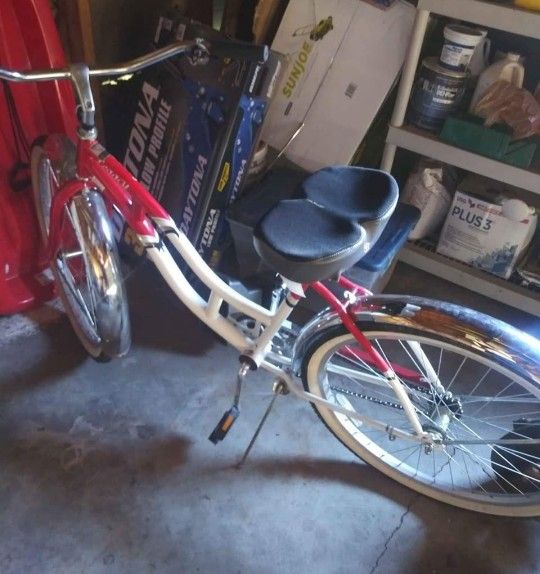 Schwinn Women's Legacy 26" Cruiser Bike