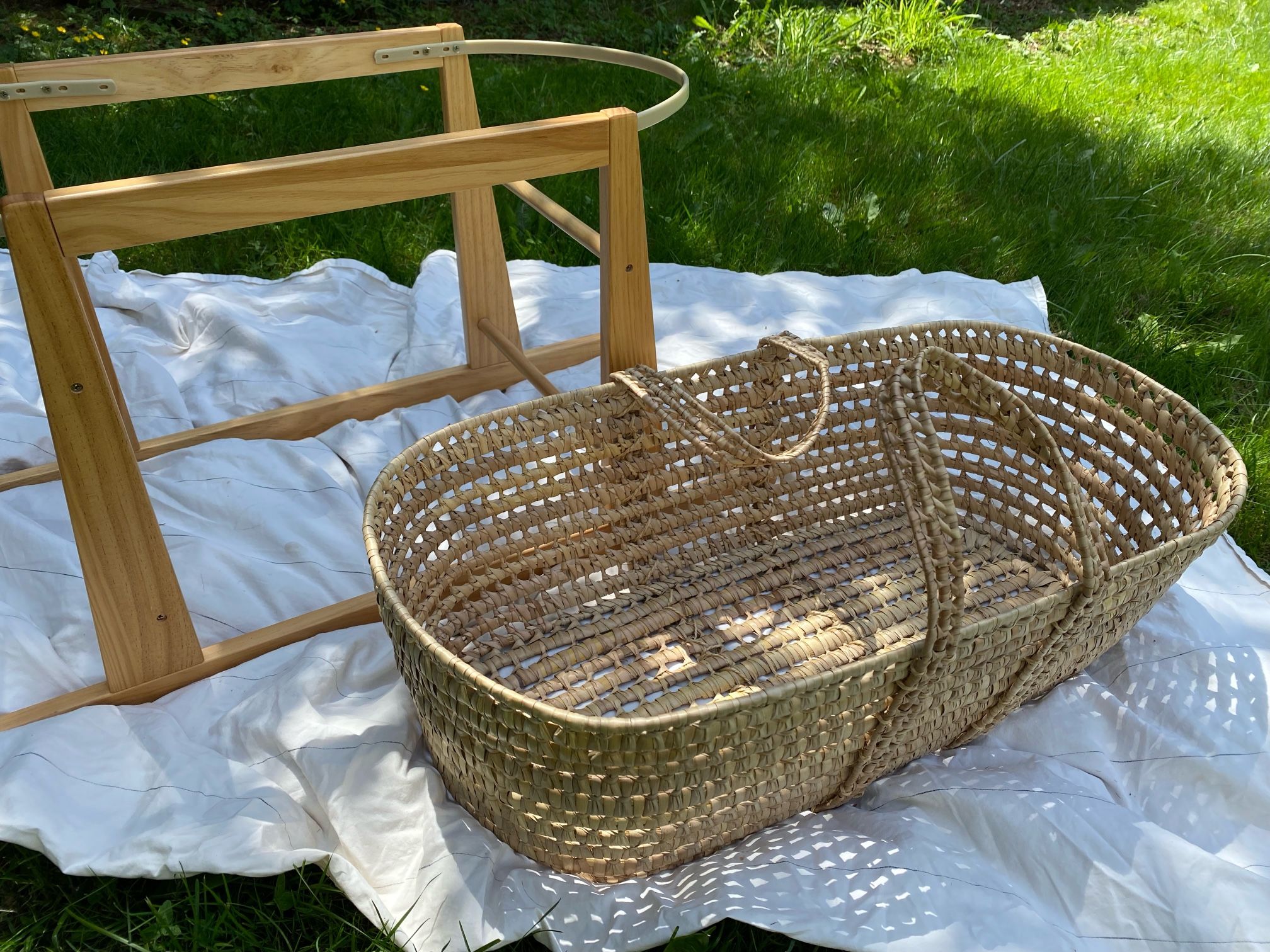 Baby Wicker Moses Basket W/ Rocker Stand, Natural Look Baby Basket - Baby Carrier with Mattress and Sheet