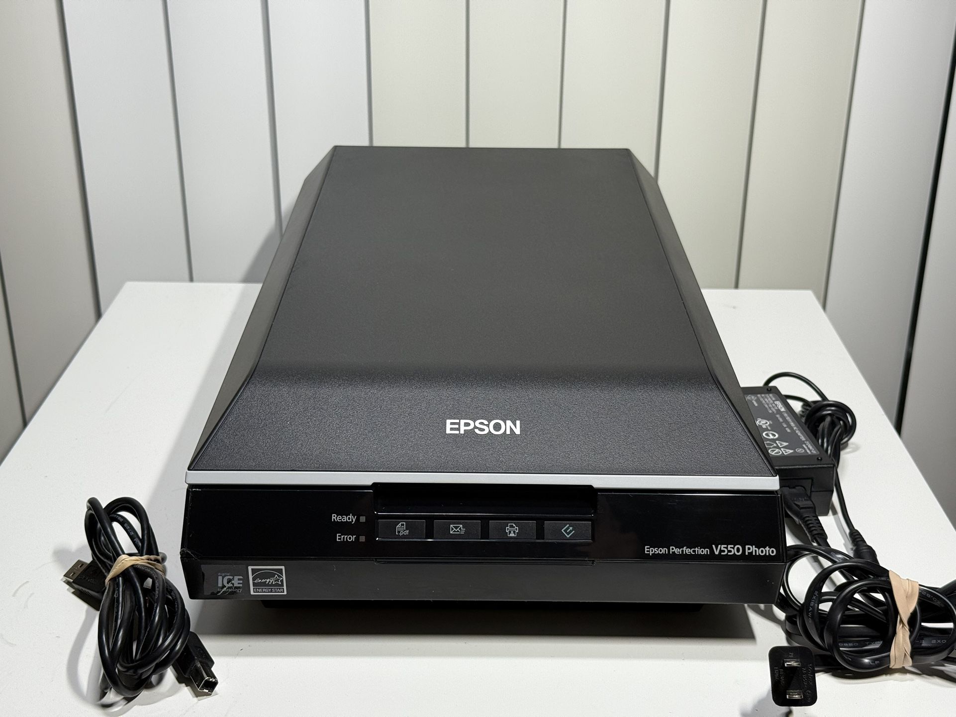Epson Perfection V550 Photo Scanner