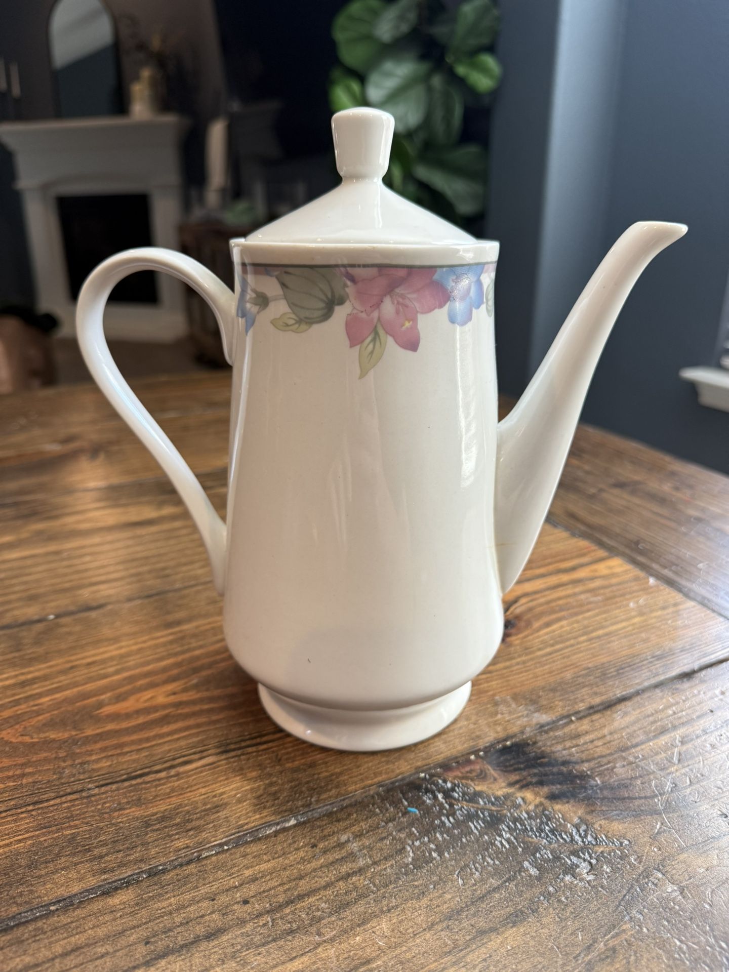 Avantiage Floral Fine Porcelian China Antique Teapot With Lid