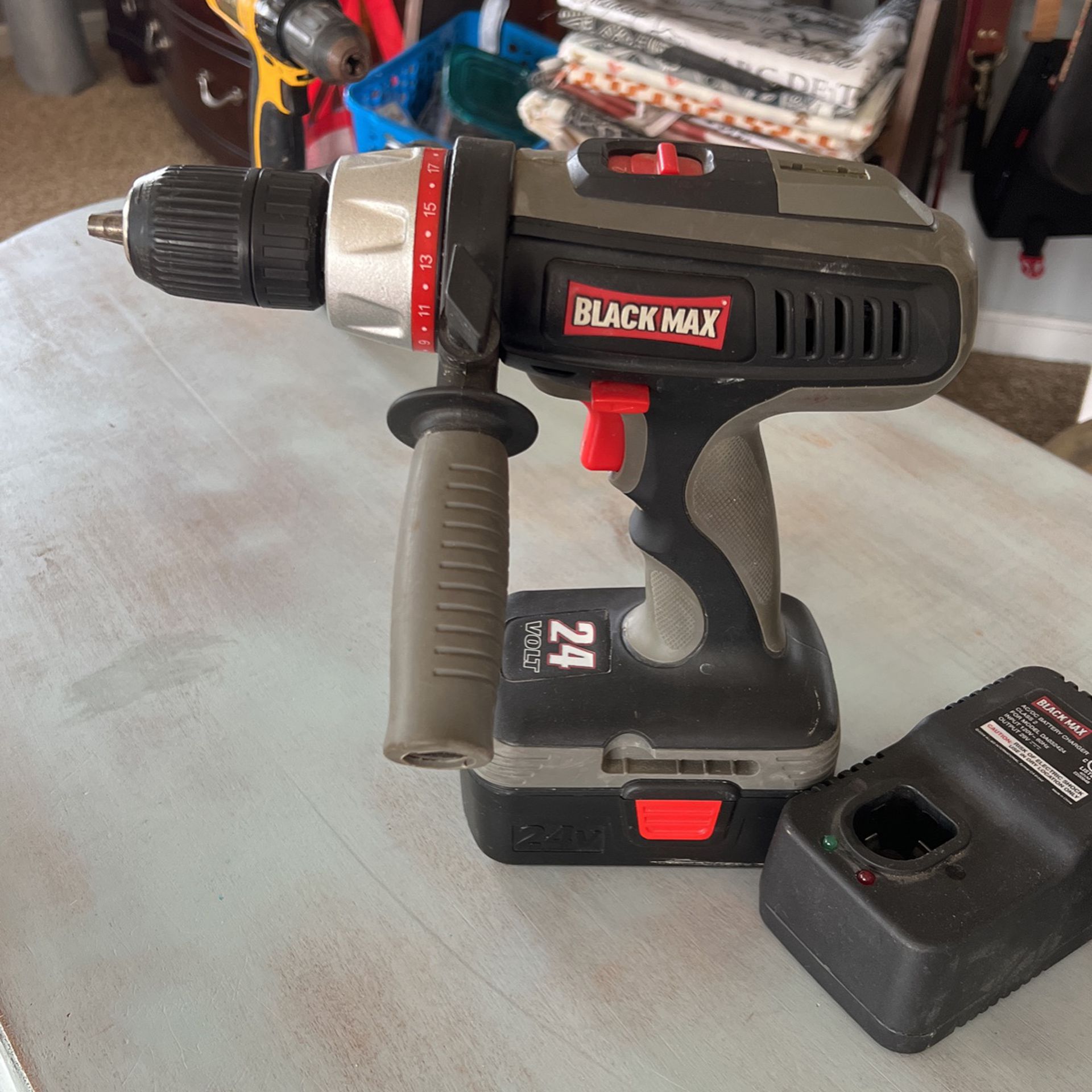 BLACK AND DECKER 18 VOLT CORDLESS DRILL DRIVER WOTH RADIO CHARGER BRAND NEW  IN THE BOX. 50 DOLLARS for Sale in Hillsboro, OR - OfferUp