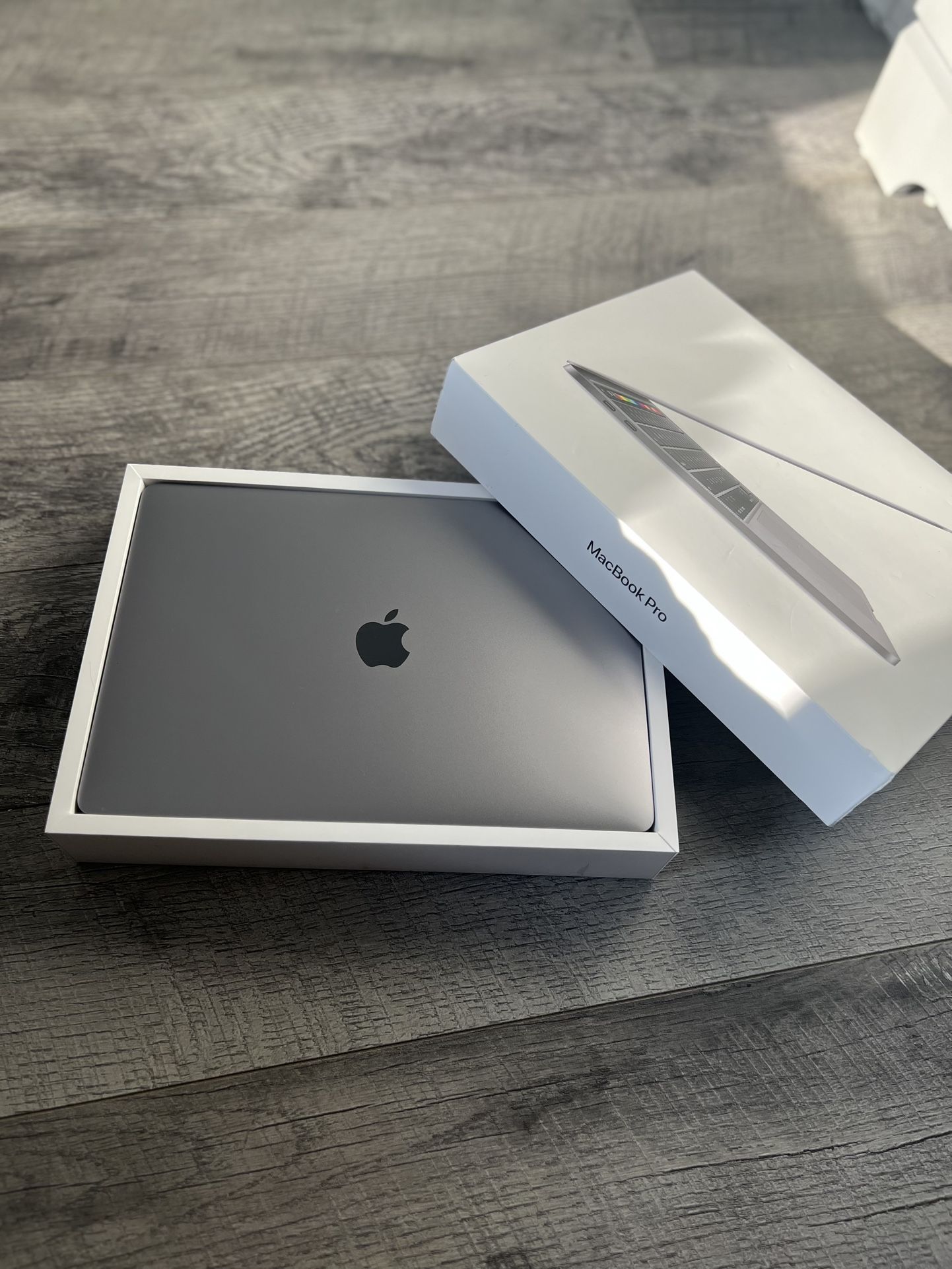 MacBook Pro 13 With Touch Bar 2020