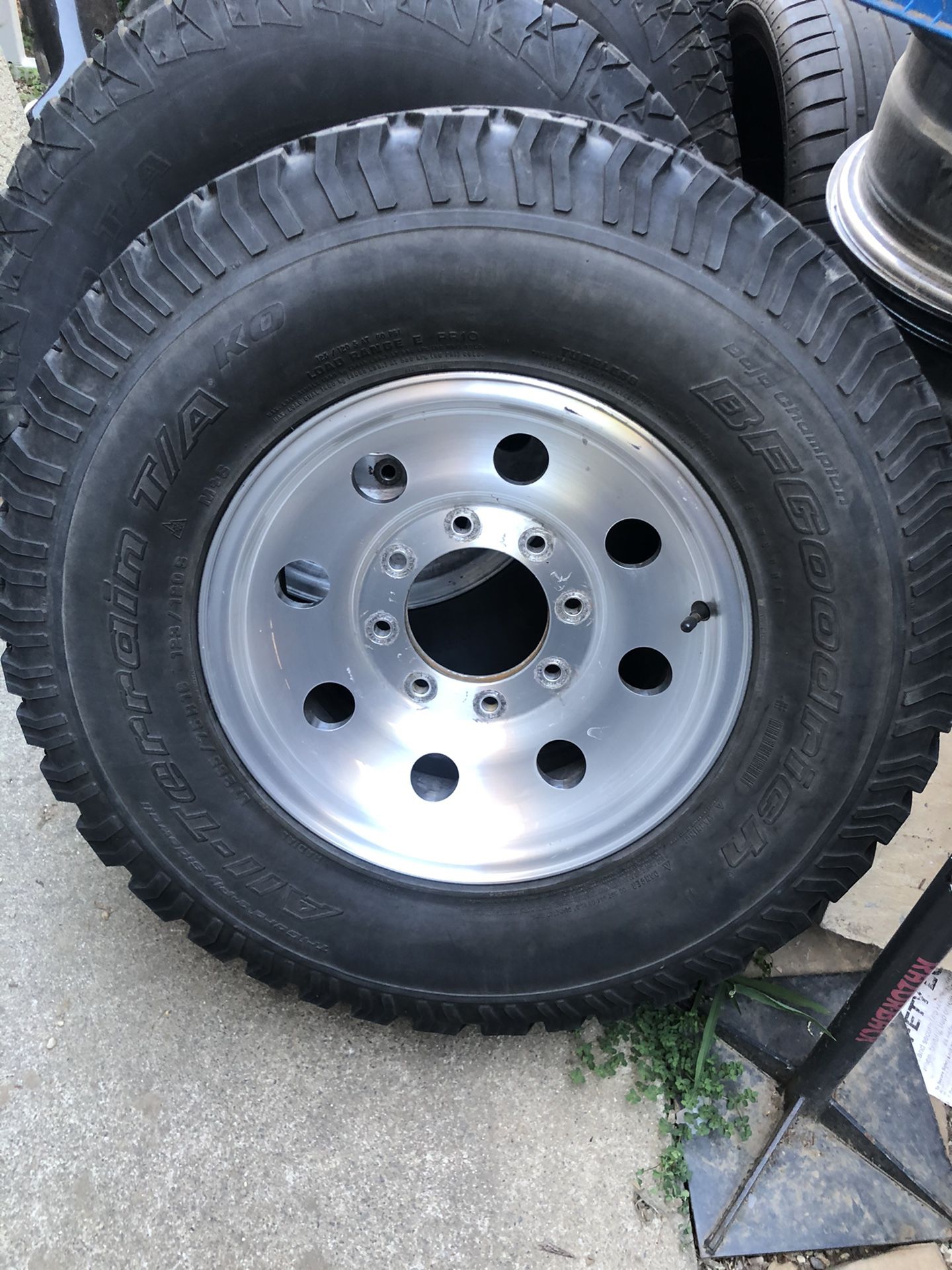Ford F250–8 lug—alloy 16inch rims with tires, caps and lugs!!!